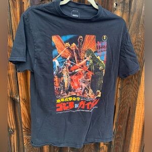 Godzilla VS Gigan graphic T-shirt -men’s medium